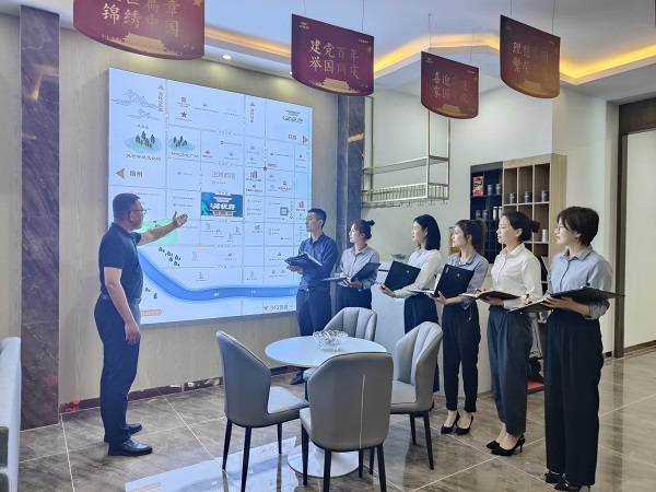 王思軍出席徽鹽地產(chǎn)集團(tuán)黨委理論學(xué)習(xí)中心組學(xué)習(xí)擴(kuò)大會(huì)