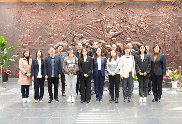 本部第一、二黨支部聯(lián)合開(kāi)展主題黨日活動(dòng)