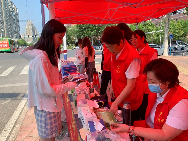 助力學(xué)子圓夢，踐行國企擔當  安徽鹽業(yè)地產(chǎn)集團組織愛心助考公益活動