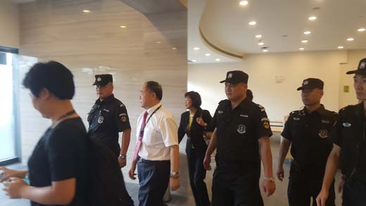 聽黨指揮，認真落實治安防范措施